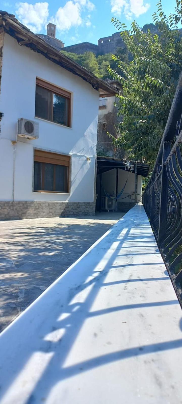 Marbi Guest House Гірокастра Екстер'єр фото