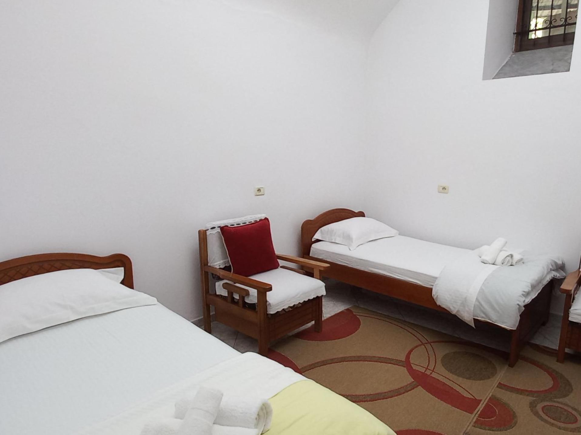 Marbi Guest House Гірокастра Екстер'єр фото