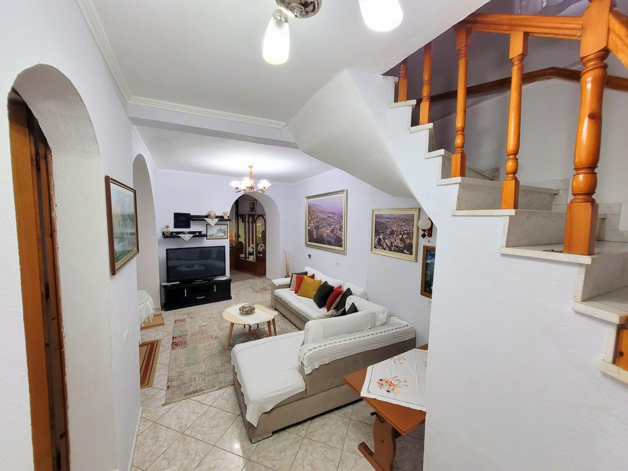 Marbi Guest House Гірокастра Екстер'єр фото