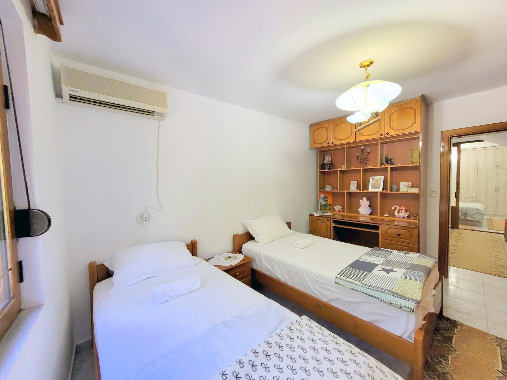 Marbi Guest House Гірокастра Екстер'єр фото