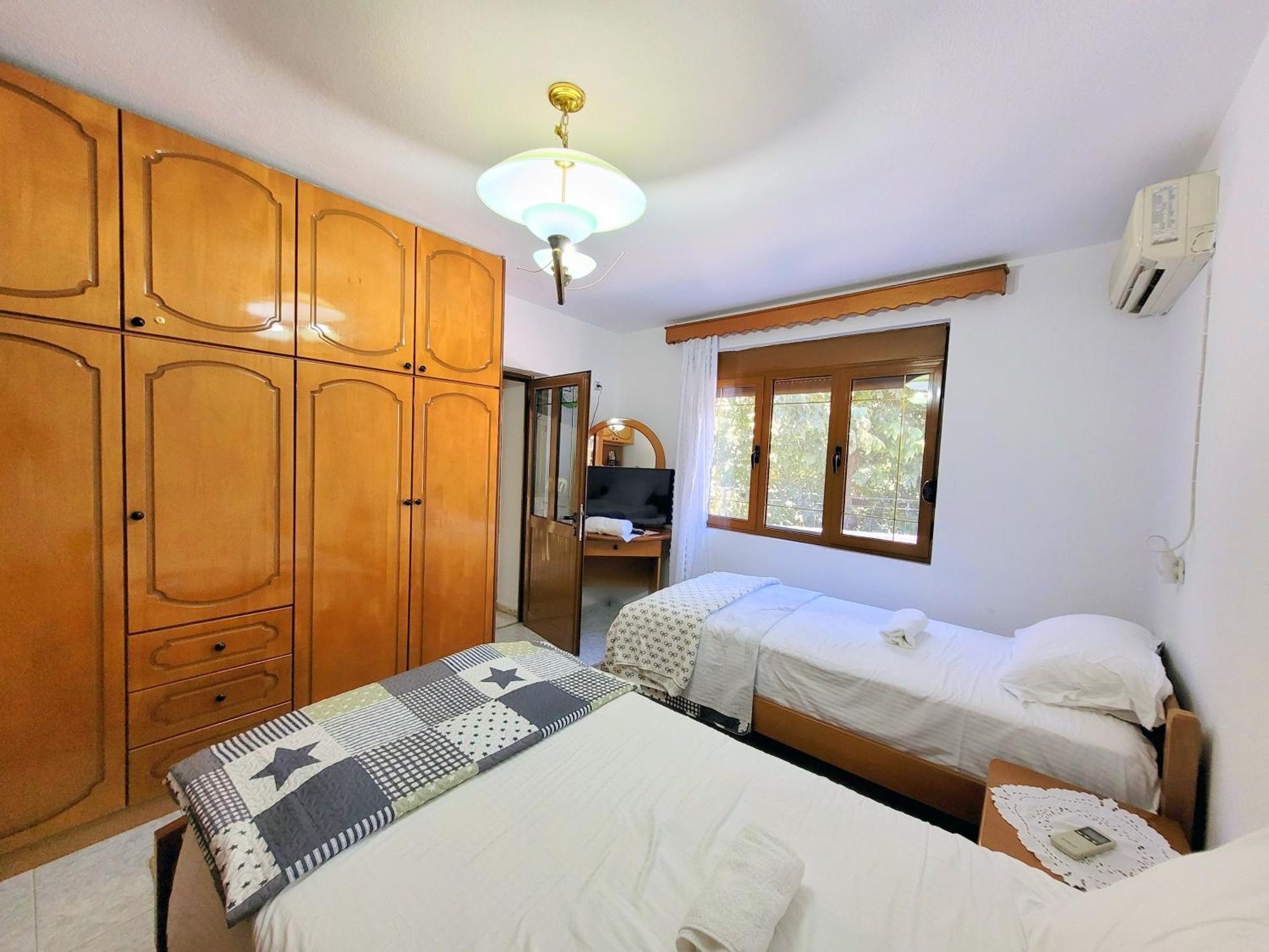 Marbi Guest House Гірокастра Екстер'єр фото