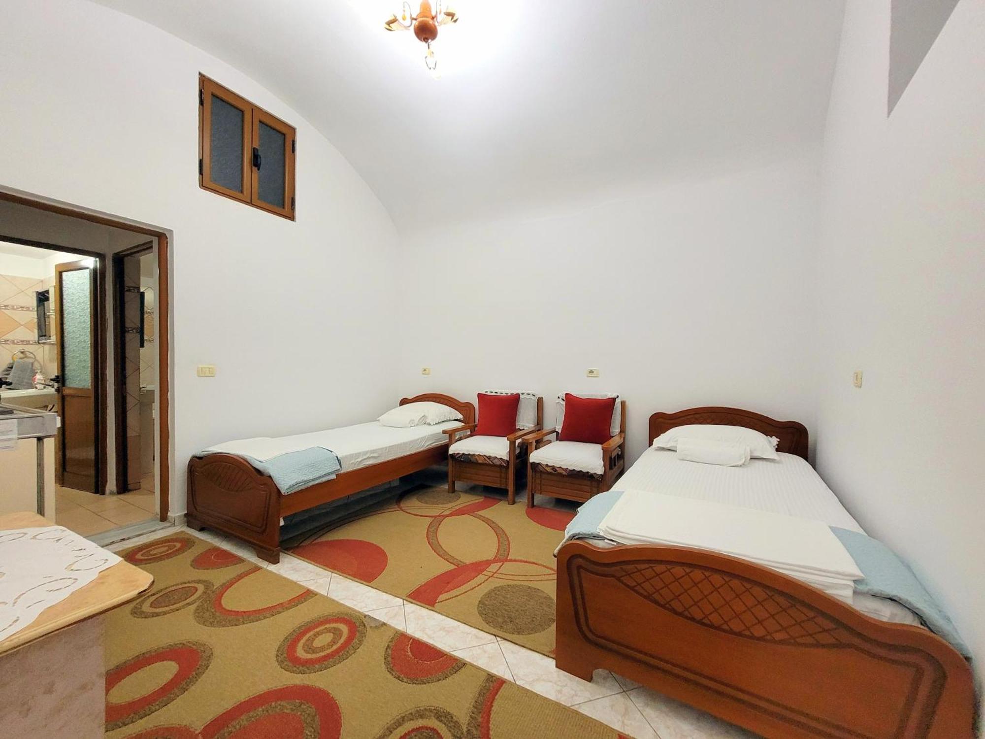 Marbi Guest House Гірокастра Екстер'єр фото