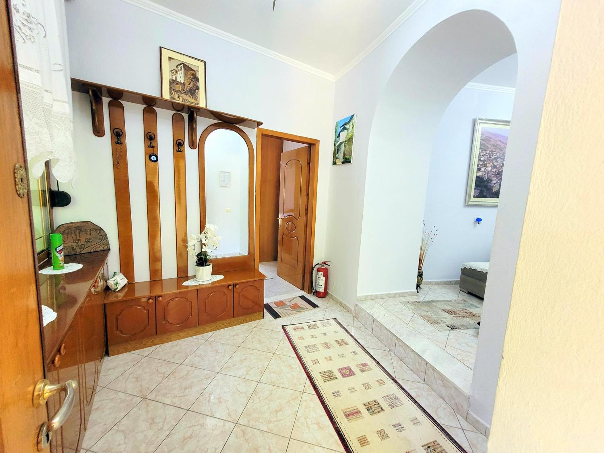 Marbi Guest House Гірокастра Екстер'єр фото