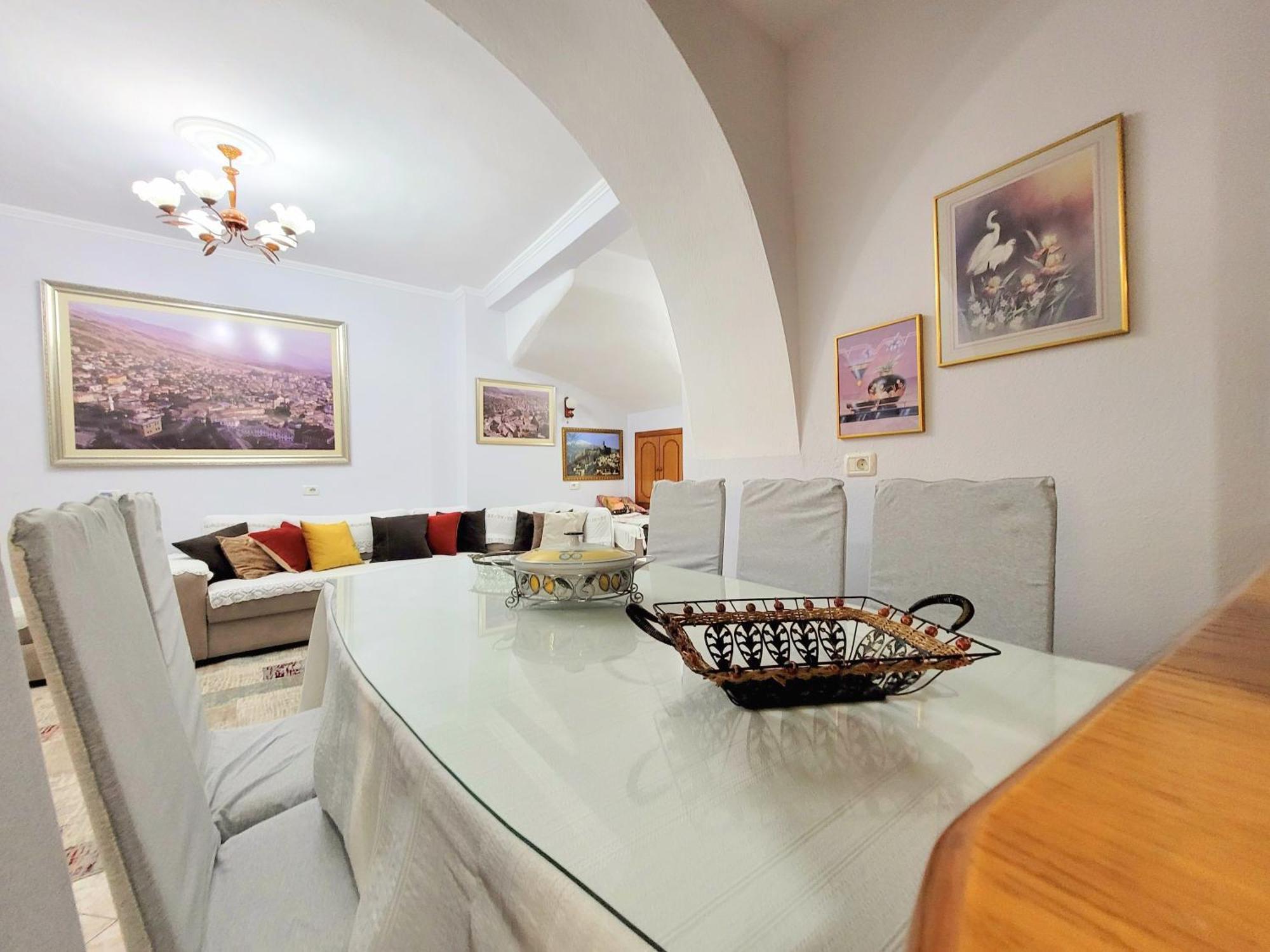 Marbi Guest House Гірокастра Екстер'єр фото