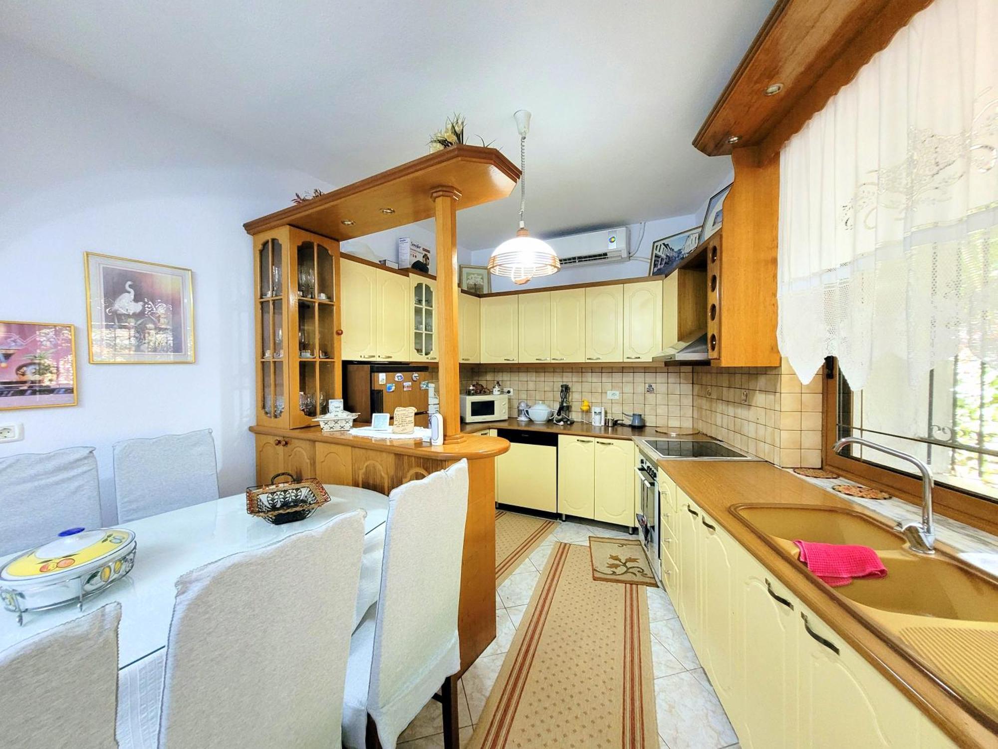 Marbi Guest House Гірокастра Екстер'єр фото