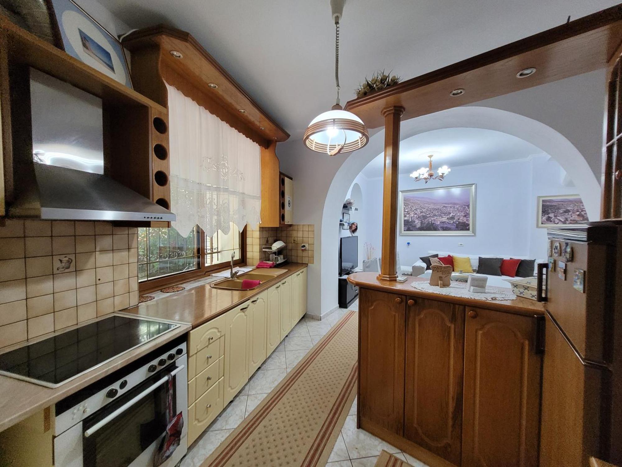Marbi Guest House Гірокастра Екстер'єр фото