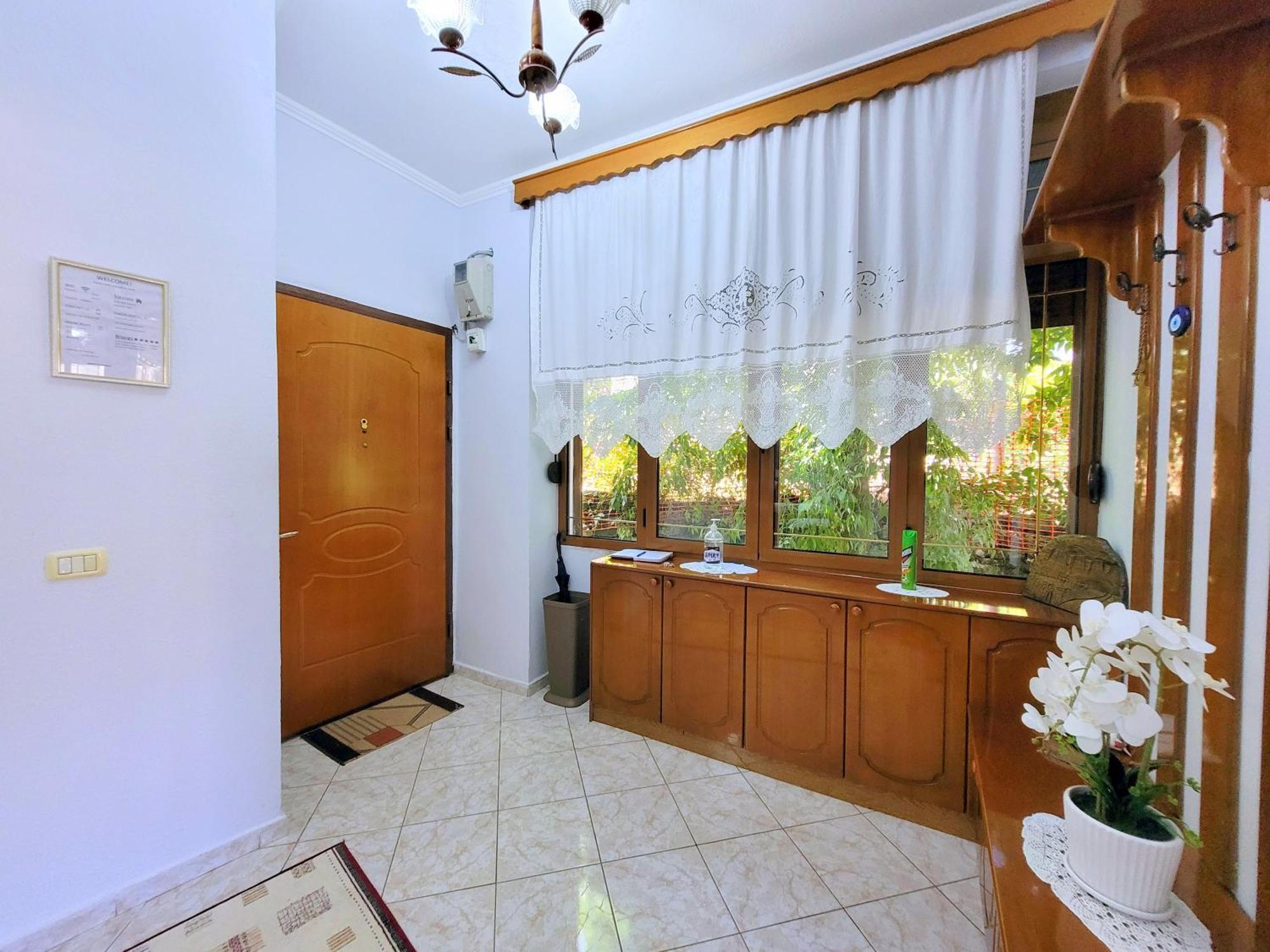 Marbi Guest House Гірокастра Екстер'єр фото