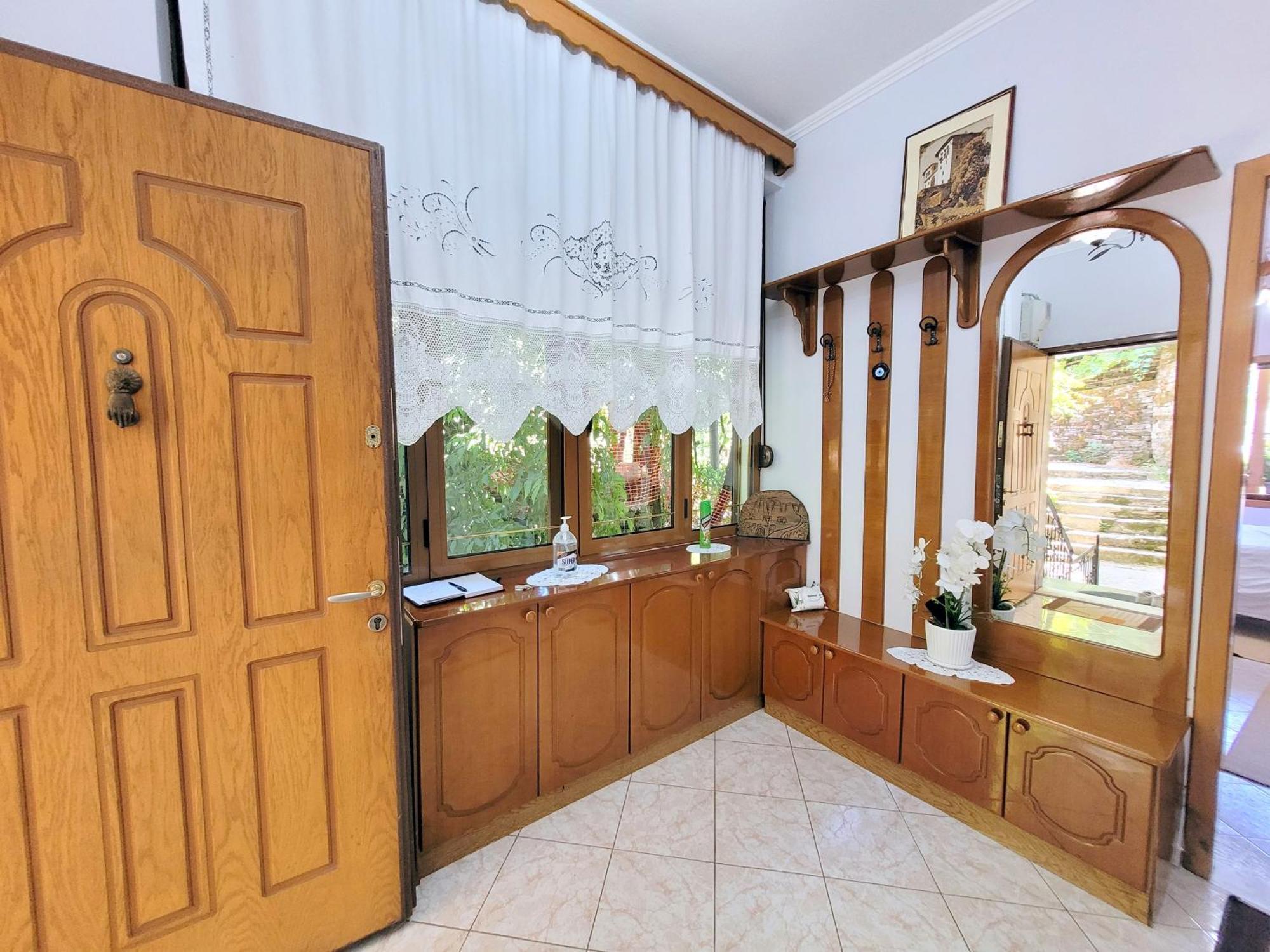 Marbi Guest House Гірокастра Екстер'єр фото